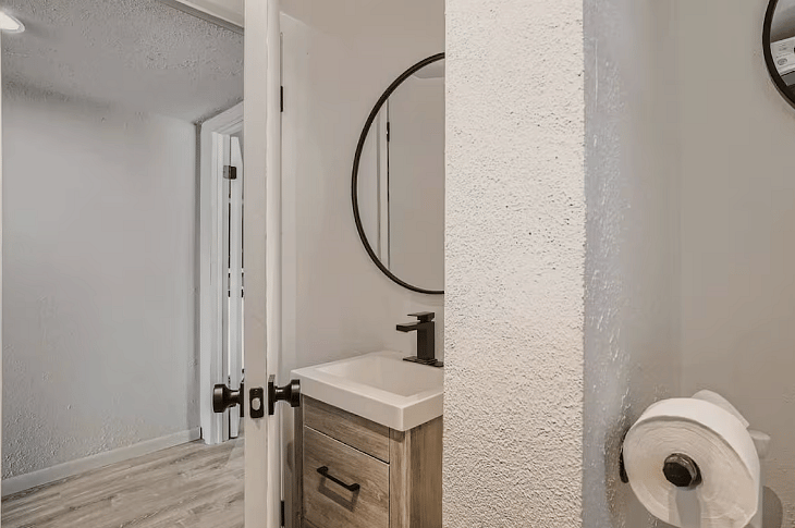 Laundry Room / Bath 