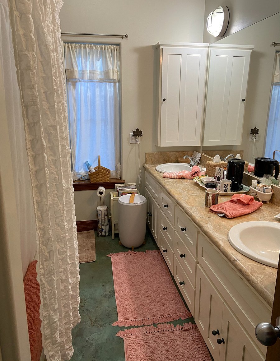 Cozy Poolside Suite master bath, and has view of pool area and lots of counter space! High ceiling, tub/shower! Marble counters.