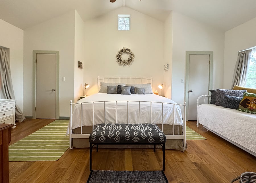 Guesthouse bedroom