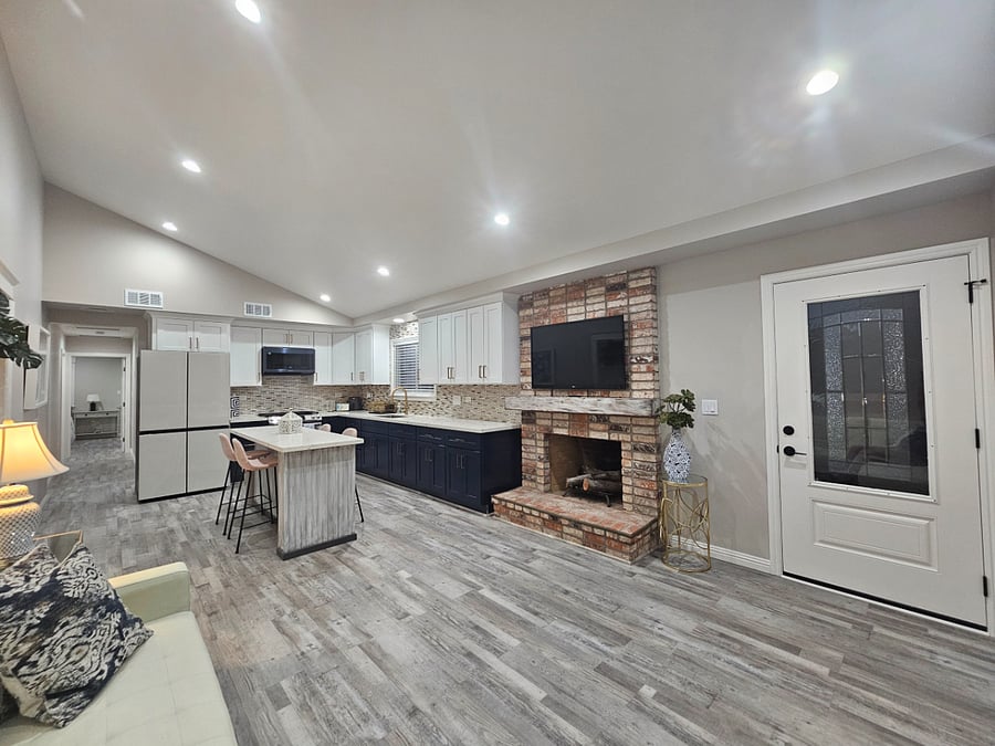 Kitchen / Living Room