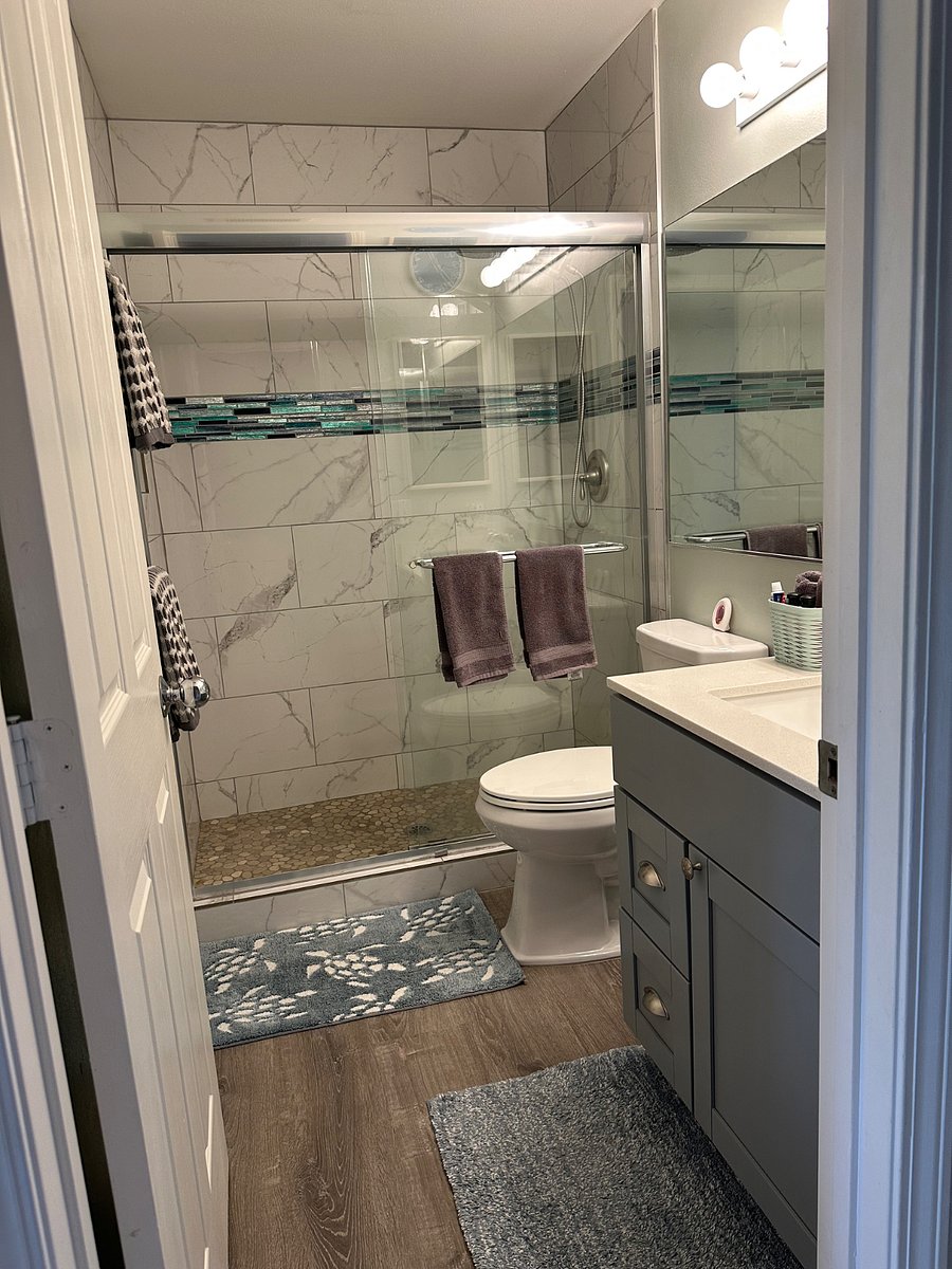 Master Bedroom en-suite bathroom