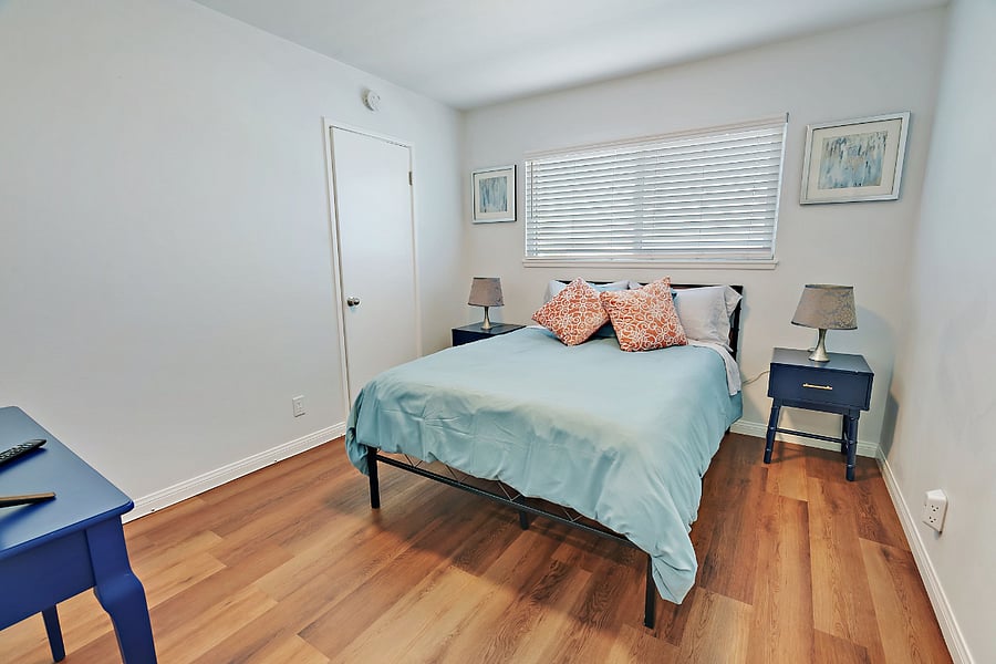 Full size bed