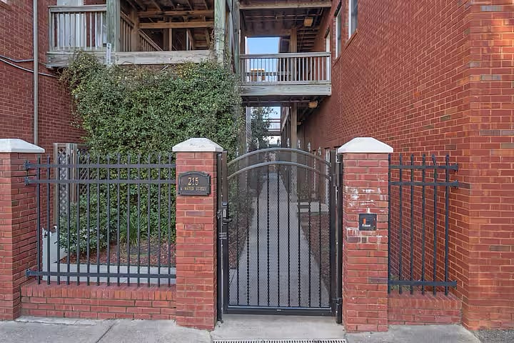 Gated front and back walkway