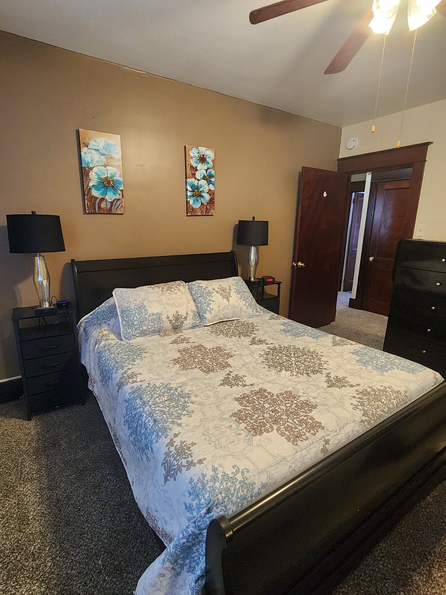 Master Bedroom Queen Bed