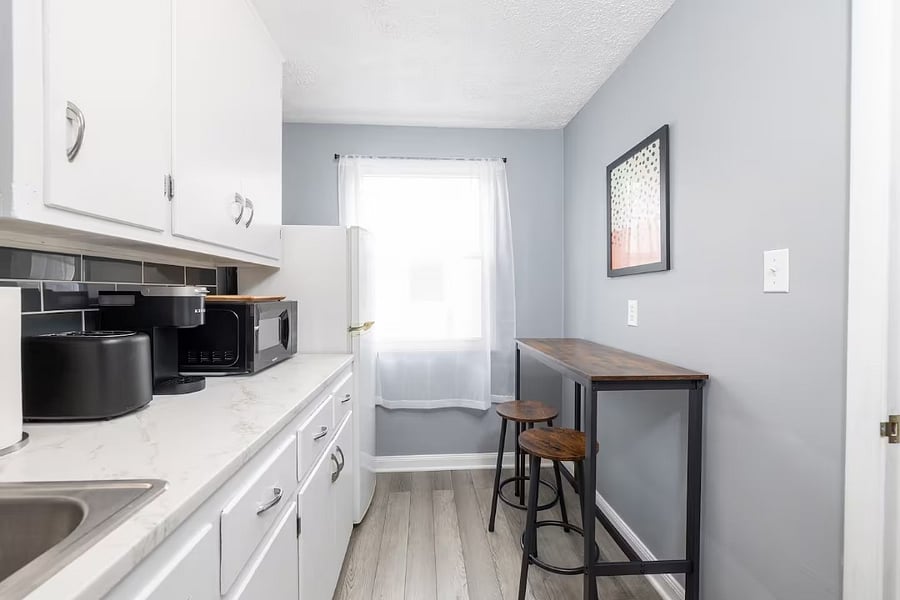 Full kitchen