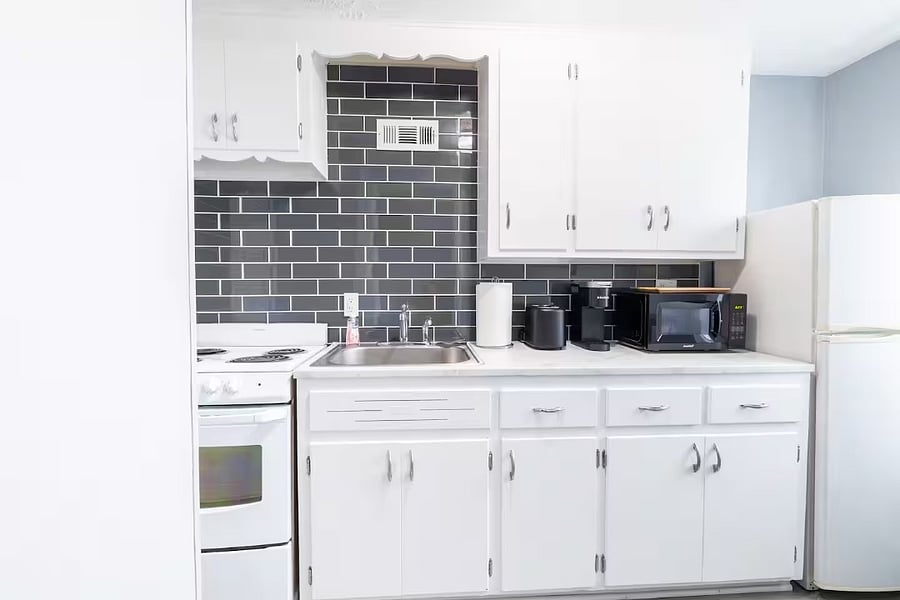 Full kitchen