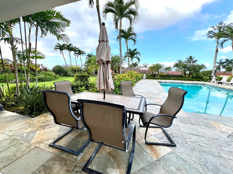 Poolside dining