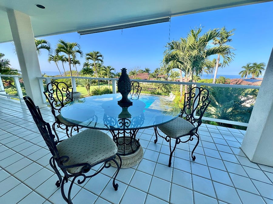Outdoor seating on the upper lanai