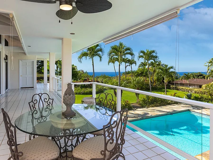 Upper lanai with door to half bath