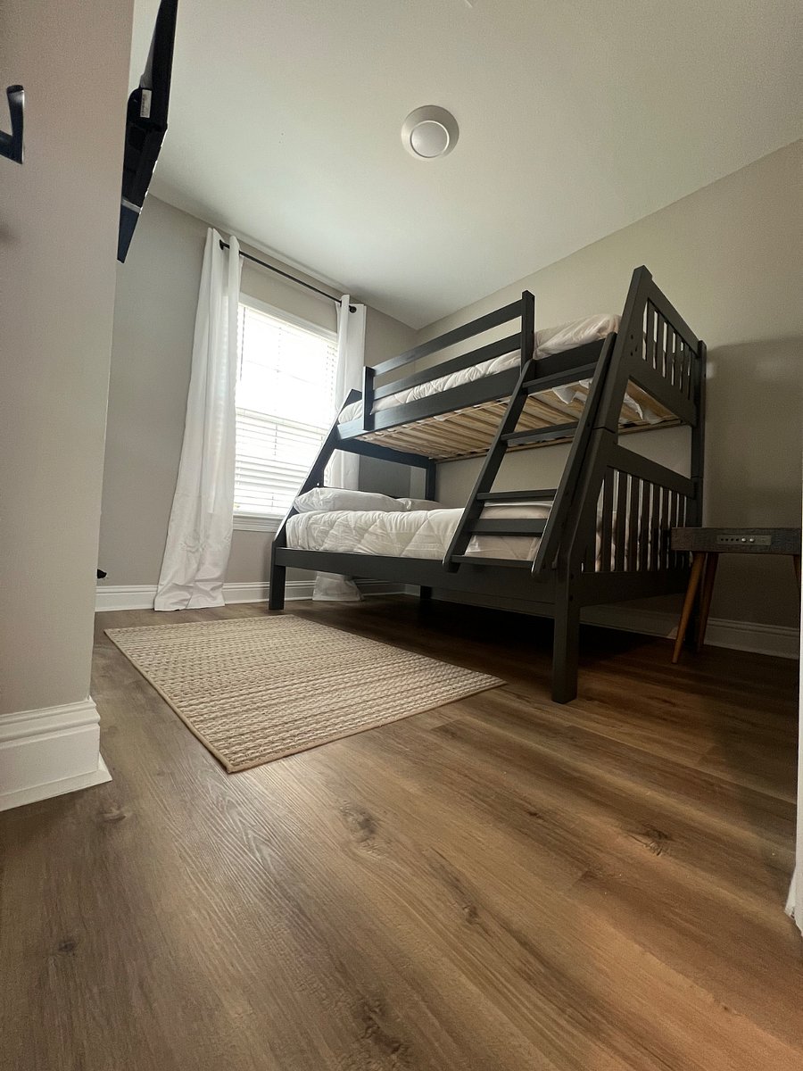 Single bed over double bed
