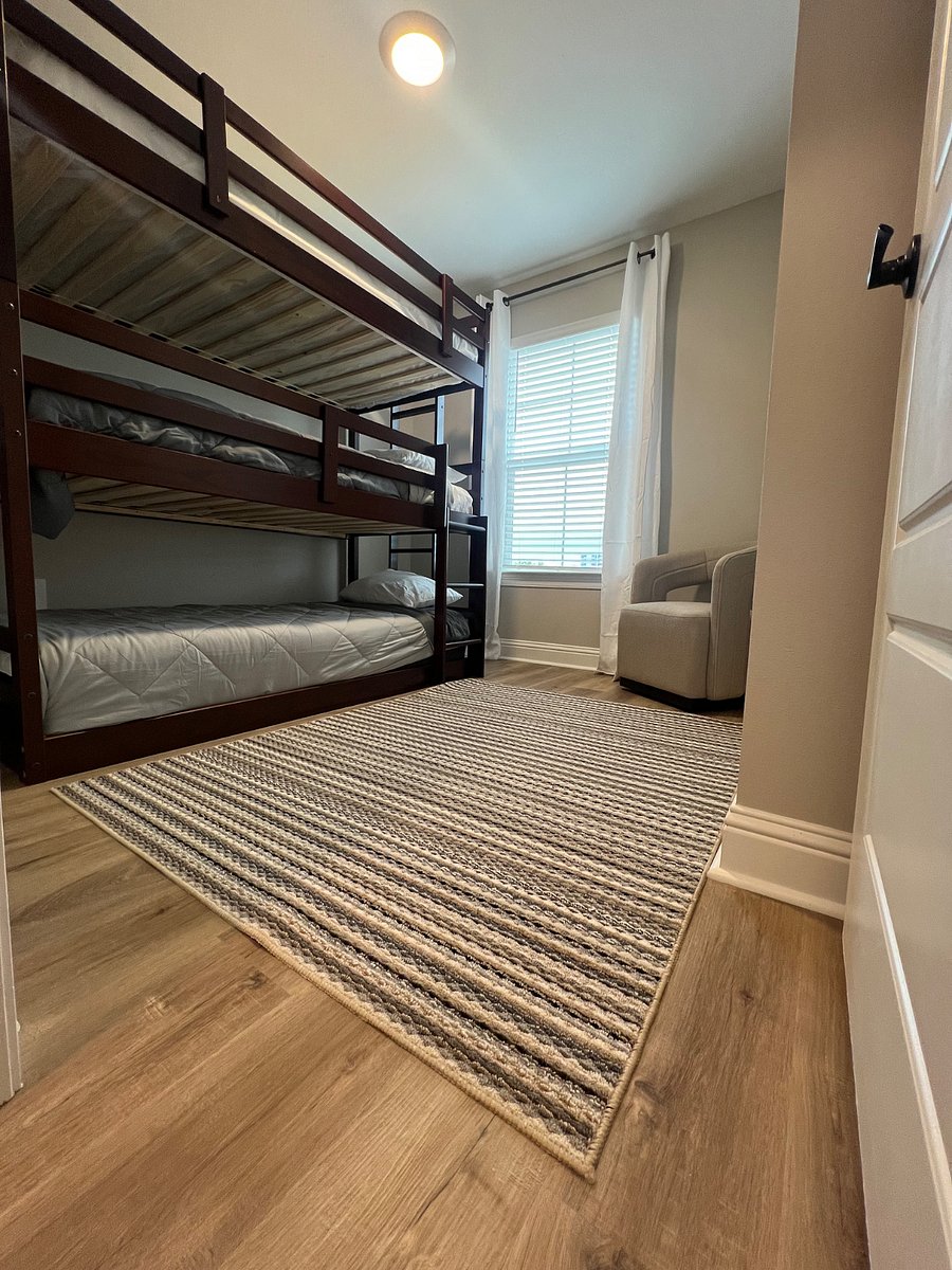Triple bunk
