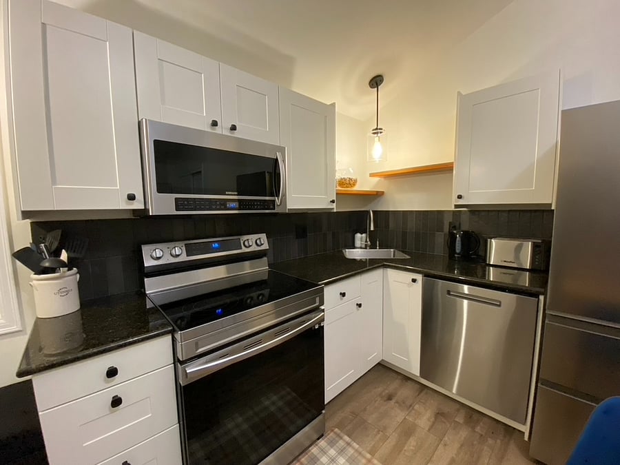 Fully equipped kitchen with brand-new appliances