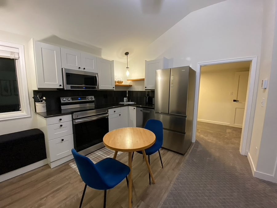 Fully equipped kitchen with brand-new appliances