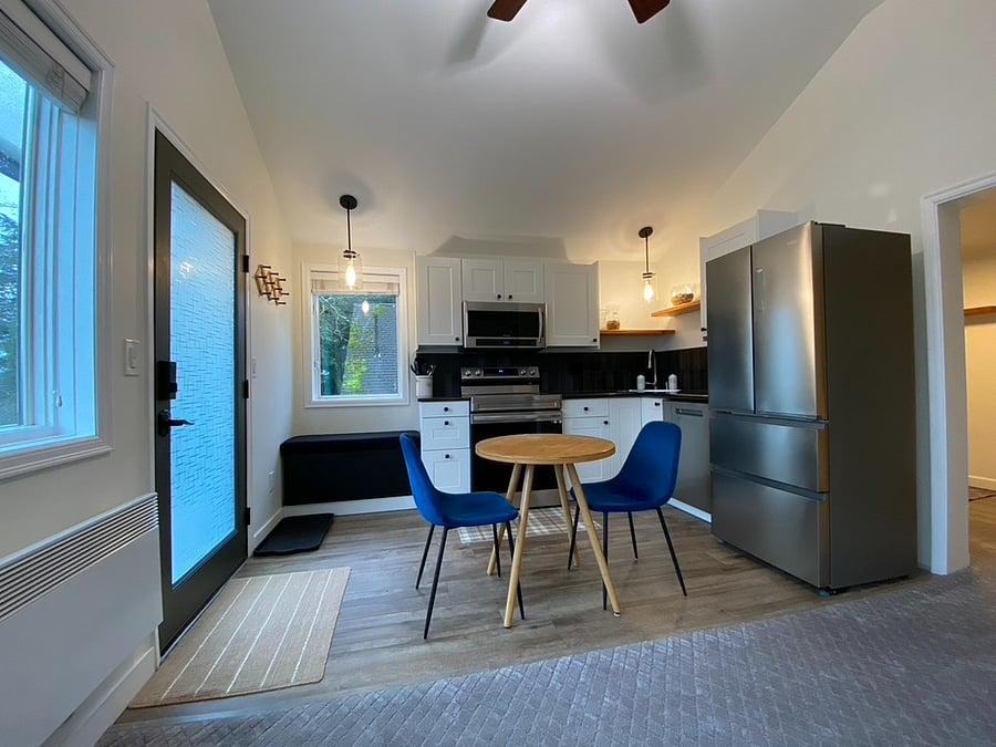 Fully equipped kitchen with brand-new appliances
