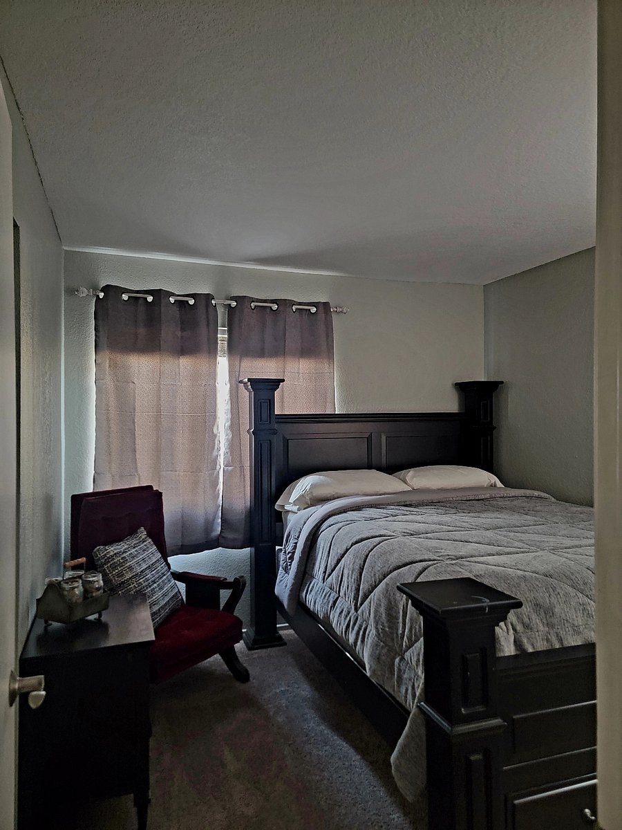 796274 Cozy single room for rent with its own full bathroom. living room ...
