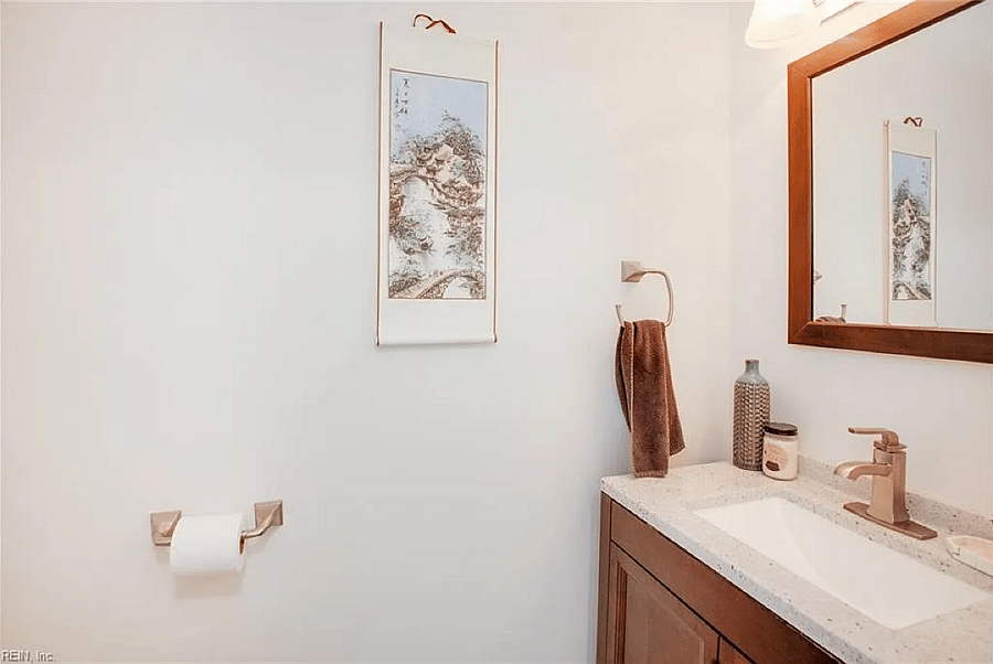 1/2 Bathroom