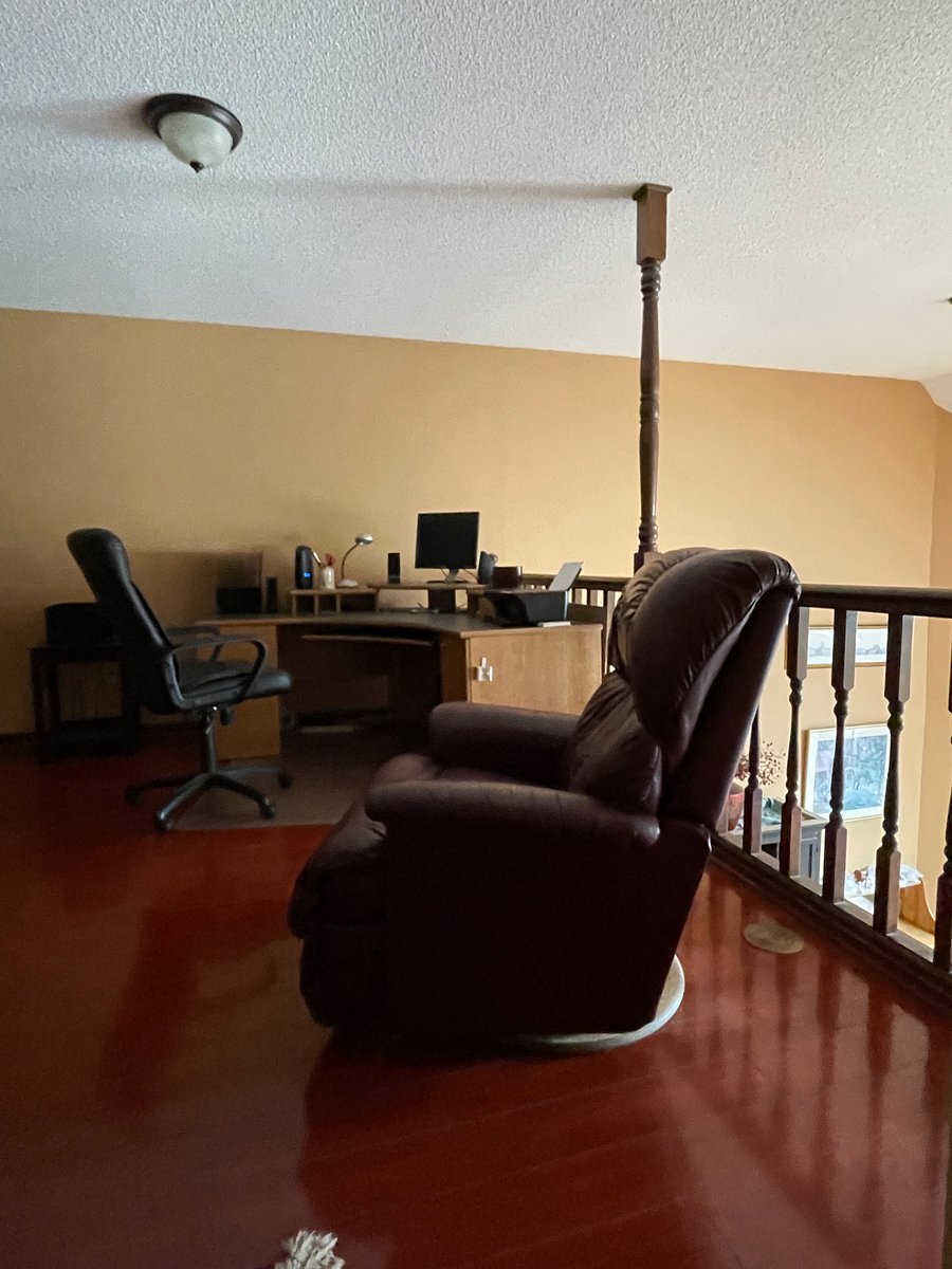 3rd floor loft with desk