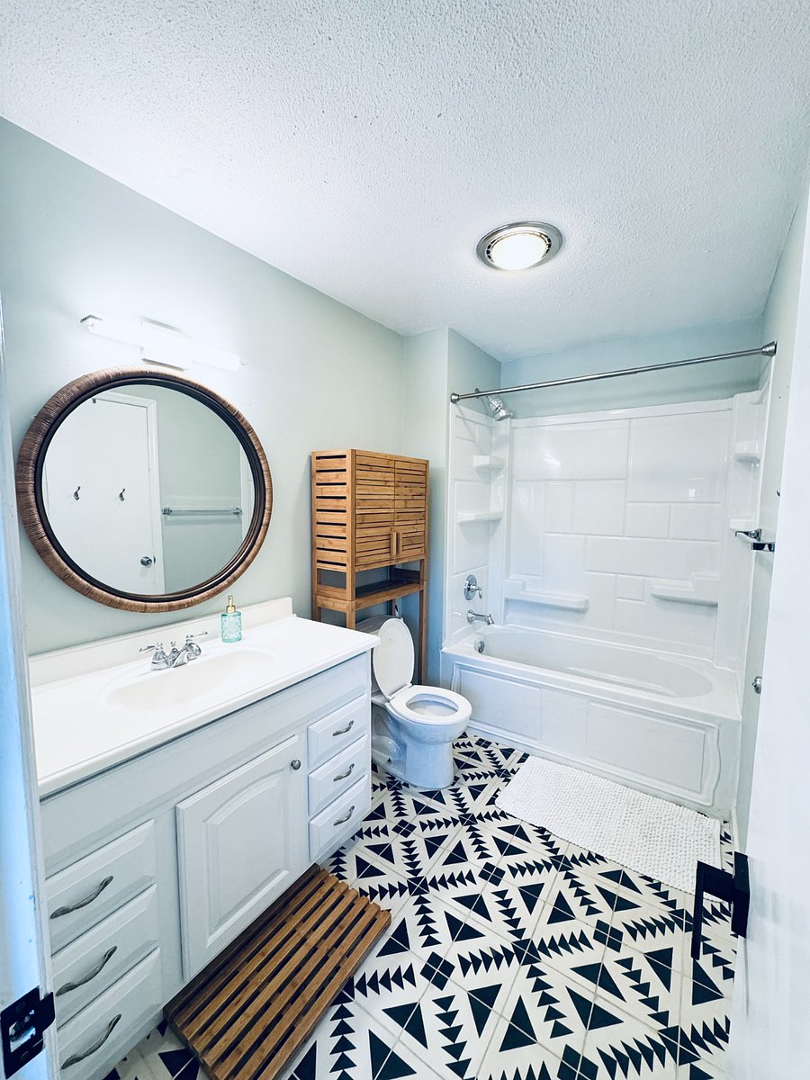 Guest Bath with Tub