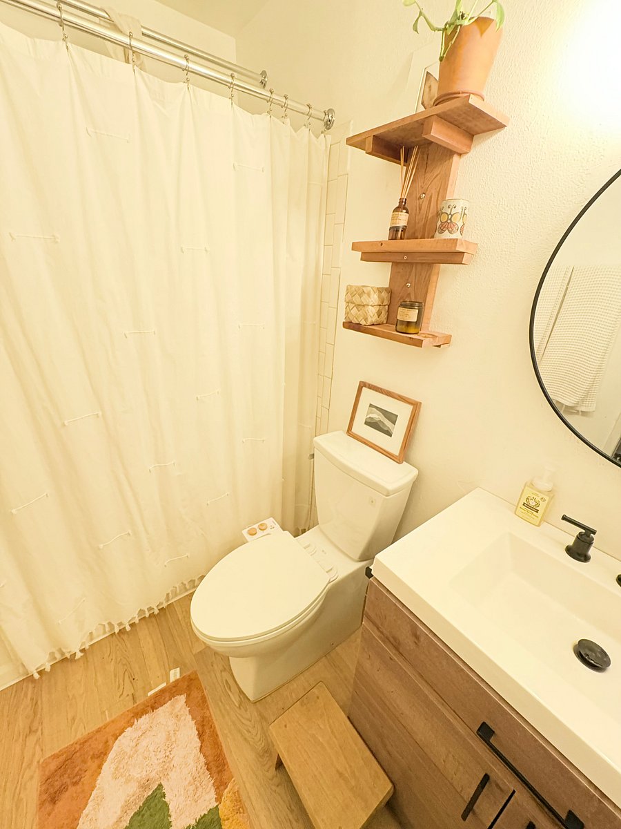 Full bathroom