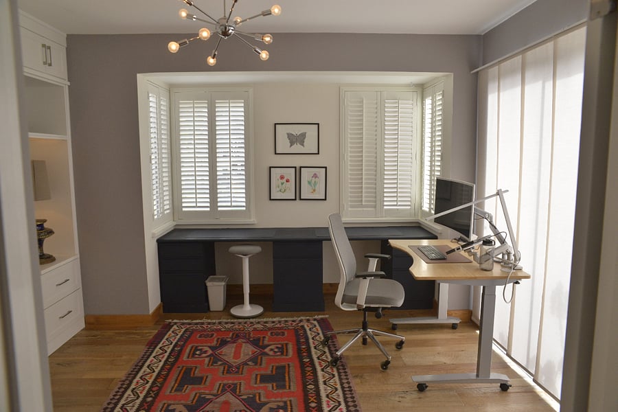 Bedroom 2 - Queen (+rolling power stand-up work desk)