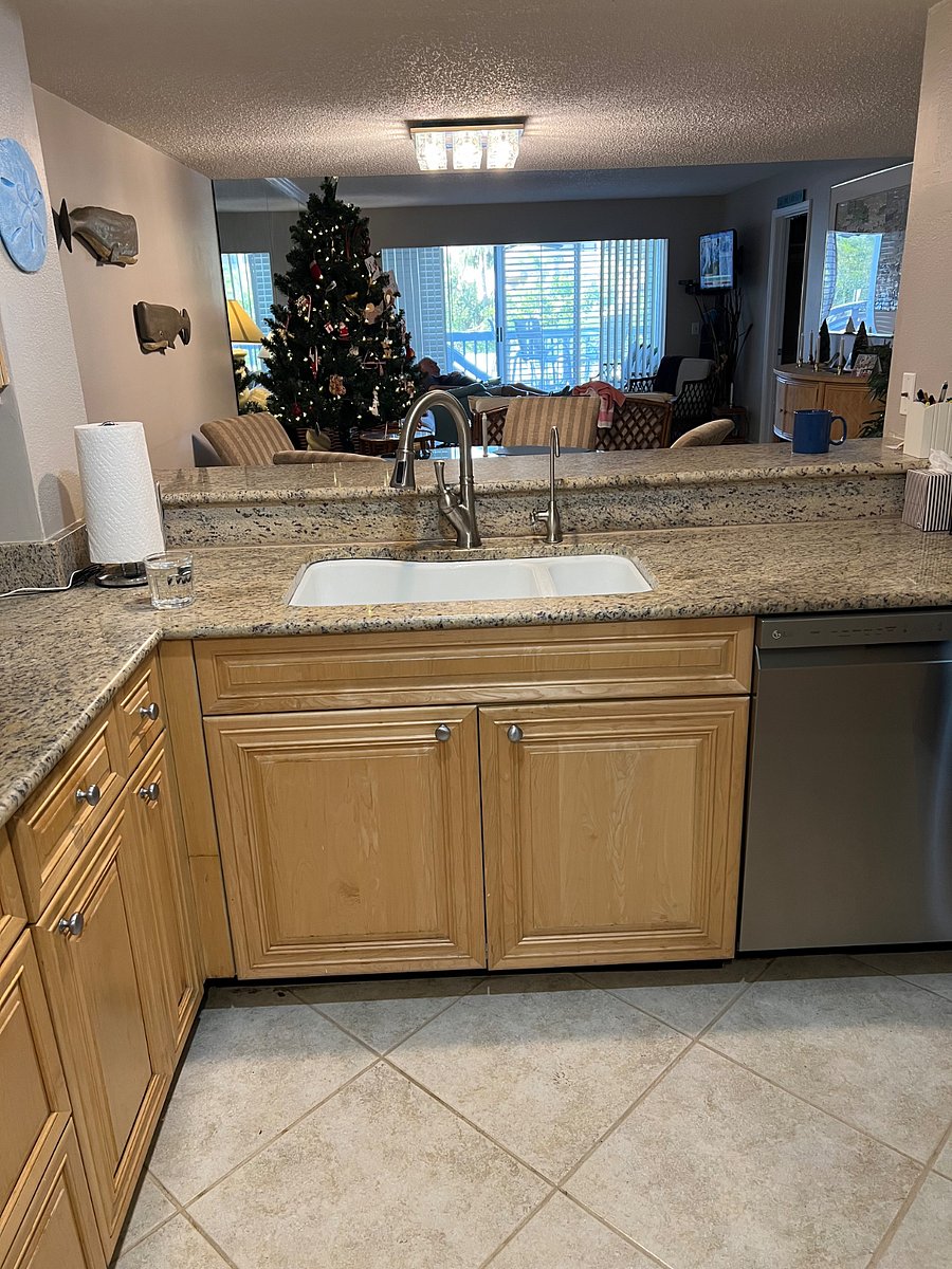 RO water on right faucet