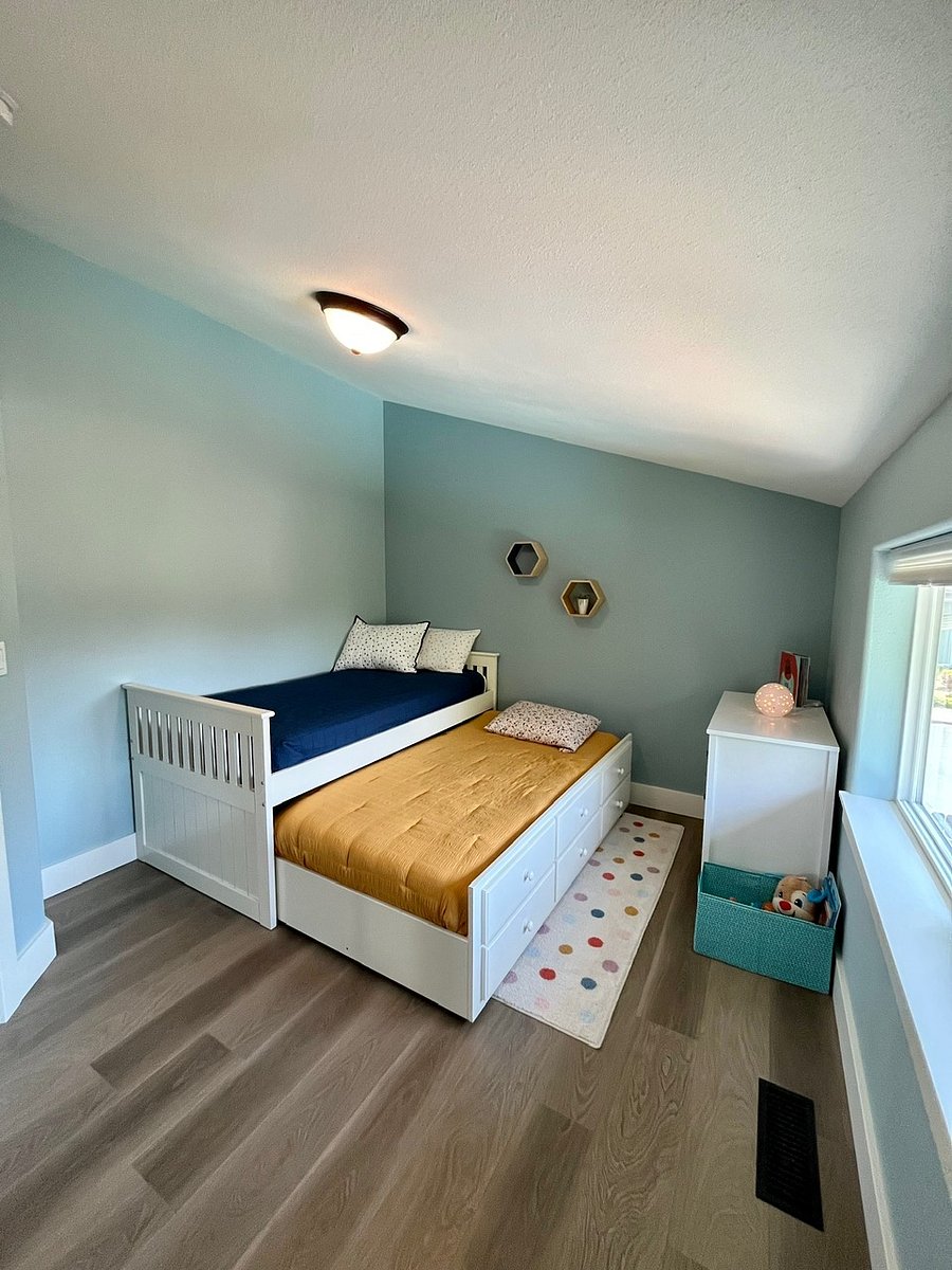 upstairs bedroom 3, twin bed with trundle.