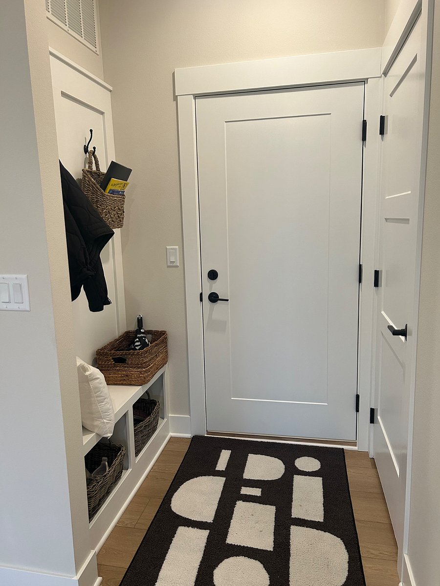 mud room entry from garage