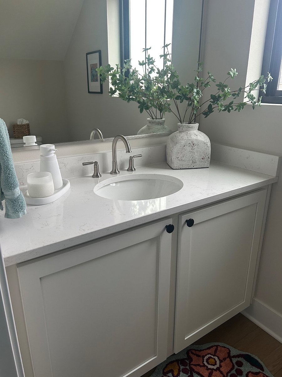 1st floor 1/2 bath