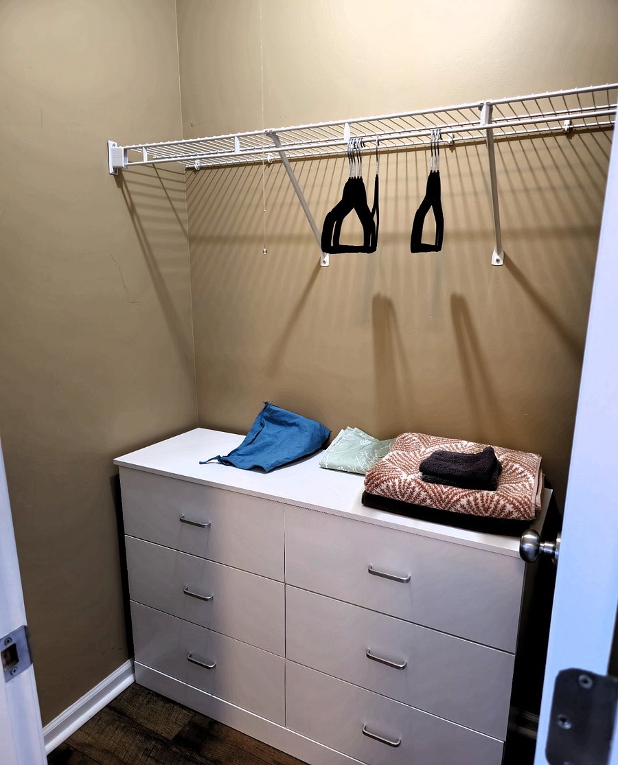 Bedroom 4 Closet