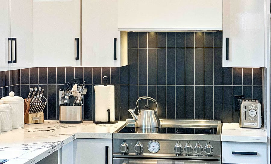 Kitchen has all the needed appliances - Instant Pot, Tea Kettle, Toaster, Blender, Dishes, Pots, Pans, Storage Containers, Baking Trays etc