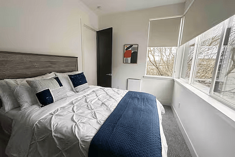 Roller shade blinds in the Queen Bedroom. It closes fully and makes the room pretty dark