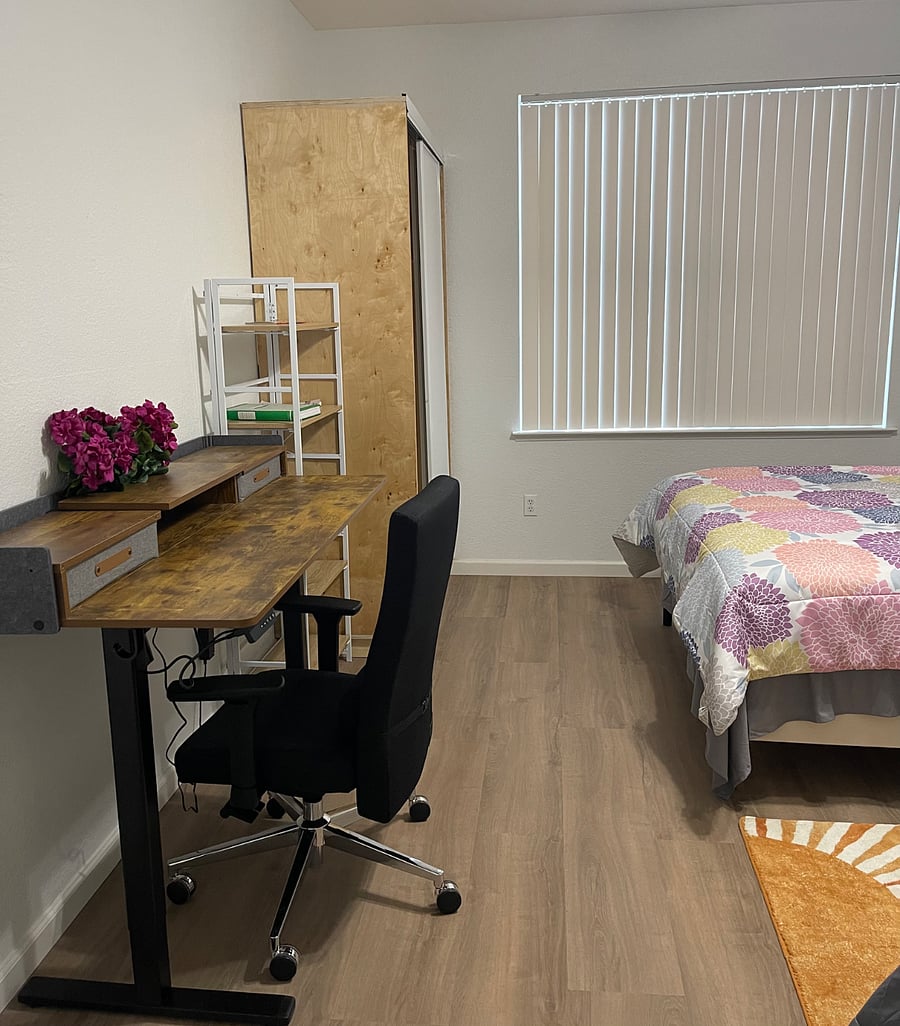 Downstair bedroom with 1 queen bed 2nd is a full bed .