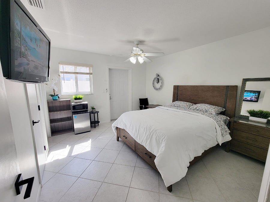 Private room, private bath, private outside entrance. Room features: Queen bed, nightstand, mirror, rolling chair, foldable table, fridge, microwave, shelf storage, 2 closets, tv. 