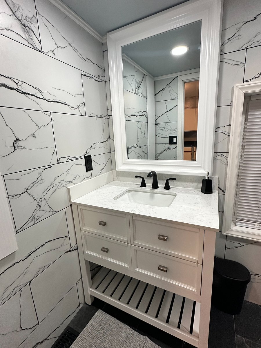 2nd bathroom off of kitchen