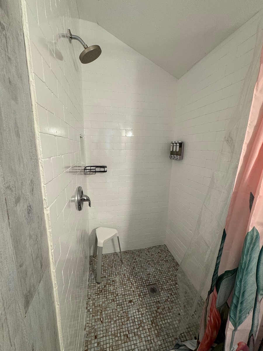 Oversize shower with a fantastic showerhead that delivers pure, clean water and superb water pressure