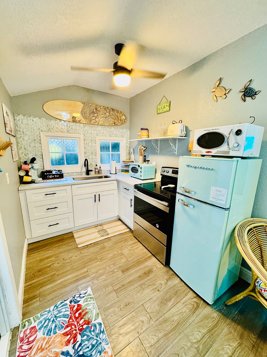 Full size kitchen off of the main living area