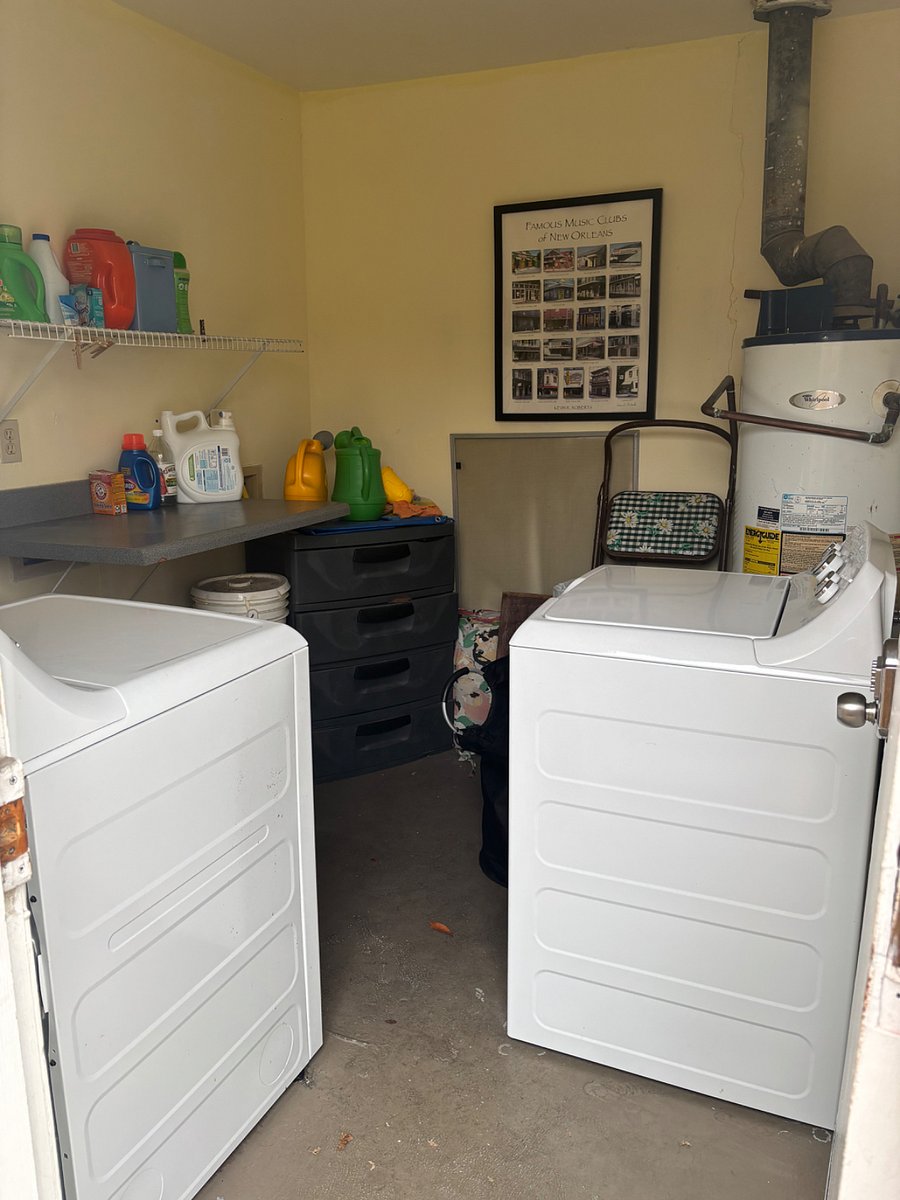 Free, on-site community washer/dryer. Many leave their detergent/fabric softener here for convenience. Only 8-Units, 2-3 are frequently unoccupied.