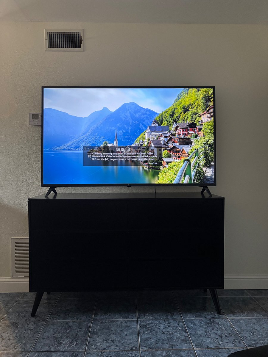 Six long drawers with plenty of extra storage. Extra batteries for devices. Large smart TV with many apps and digital antenna for local channels.