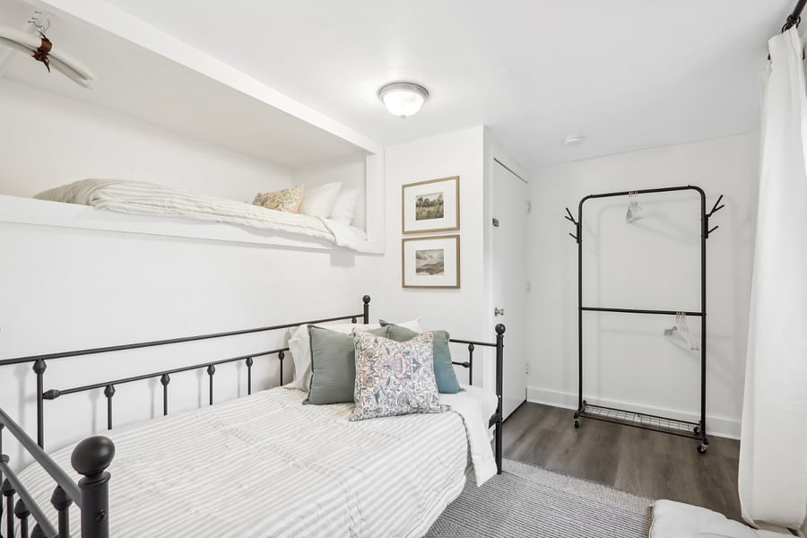 2nd bedroom w/ twin bunks