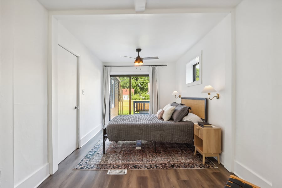 Master bedroom w/ patio door to private back patio