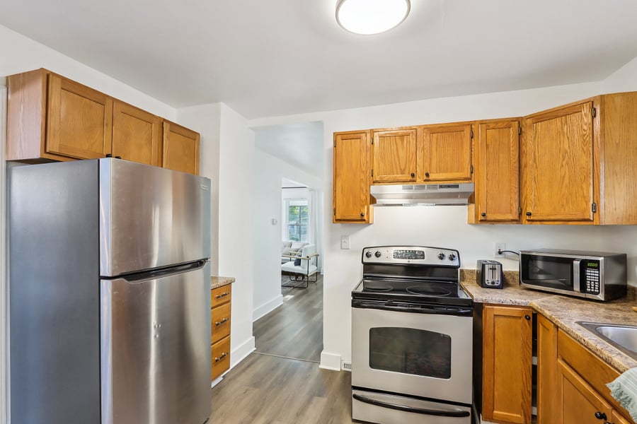 Kitchen stocked w/ cooking essentials & Keurig