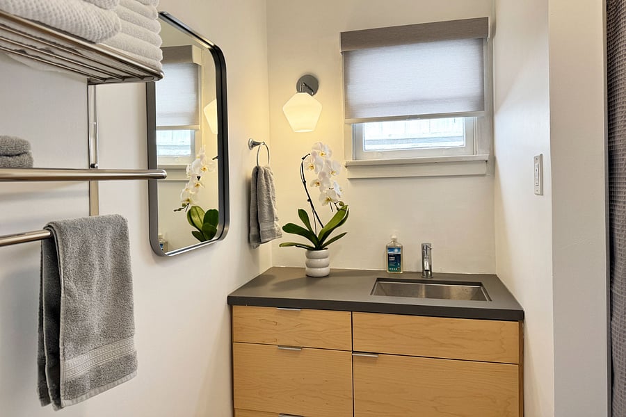 Main bathroom with shower