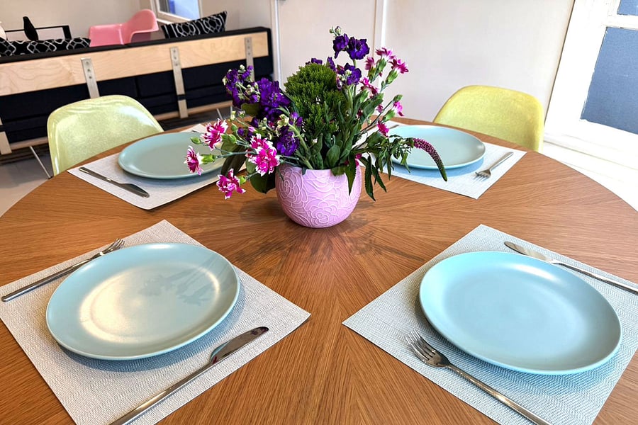 Dining room table setting