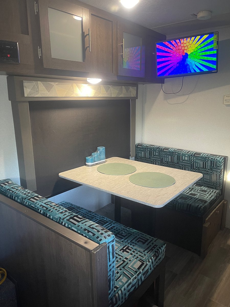 Can watch TV while eating