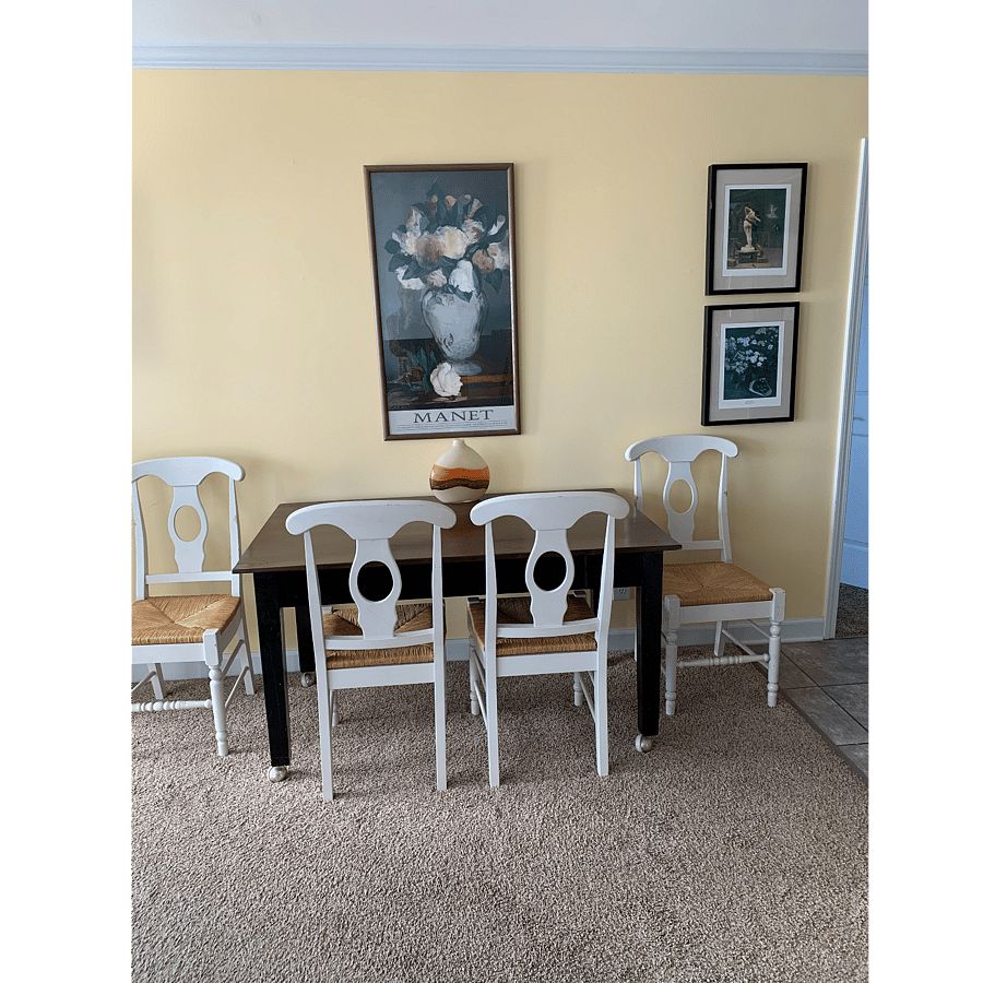 Dining table seats 6 ... two other chairs can be found in bedroom. Table cloths and mats in kitchen drawer.