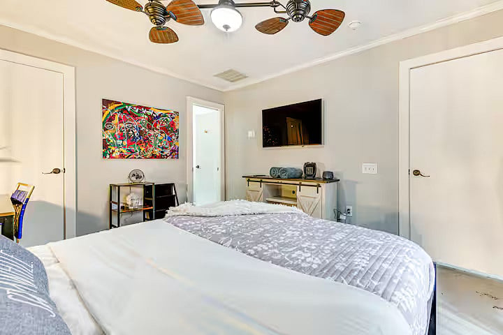 Guest bedroom