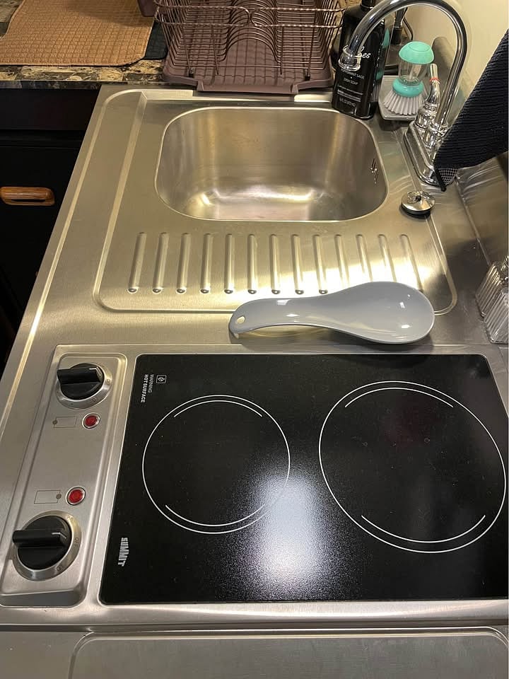 And squeaky clean for your cooking and dining pleasure!