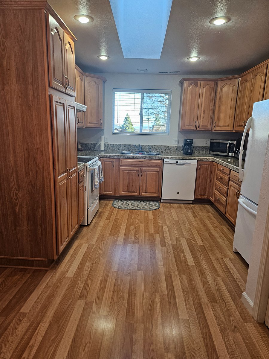Fully furnished kitchen