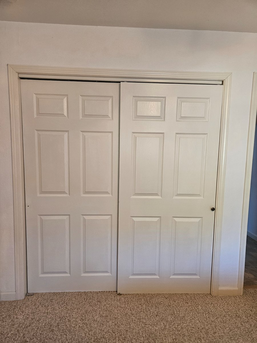 closet in the smaller bedroom