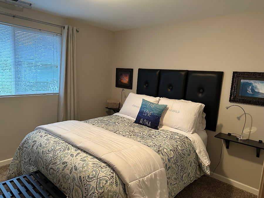 2nd Bedroom w/closet